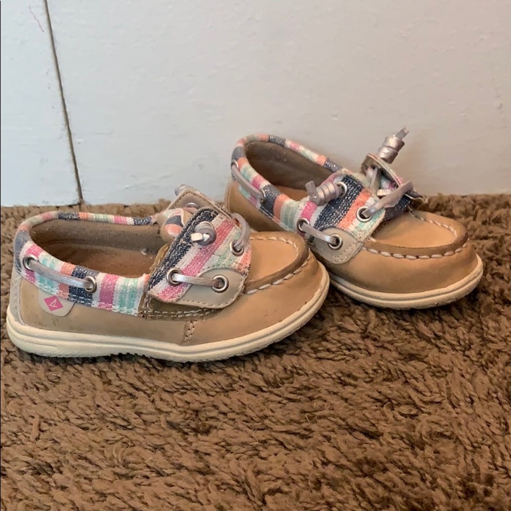 Toddler girl’s Sperry shoe